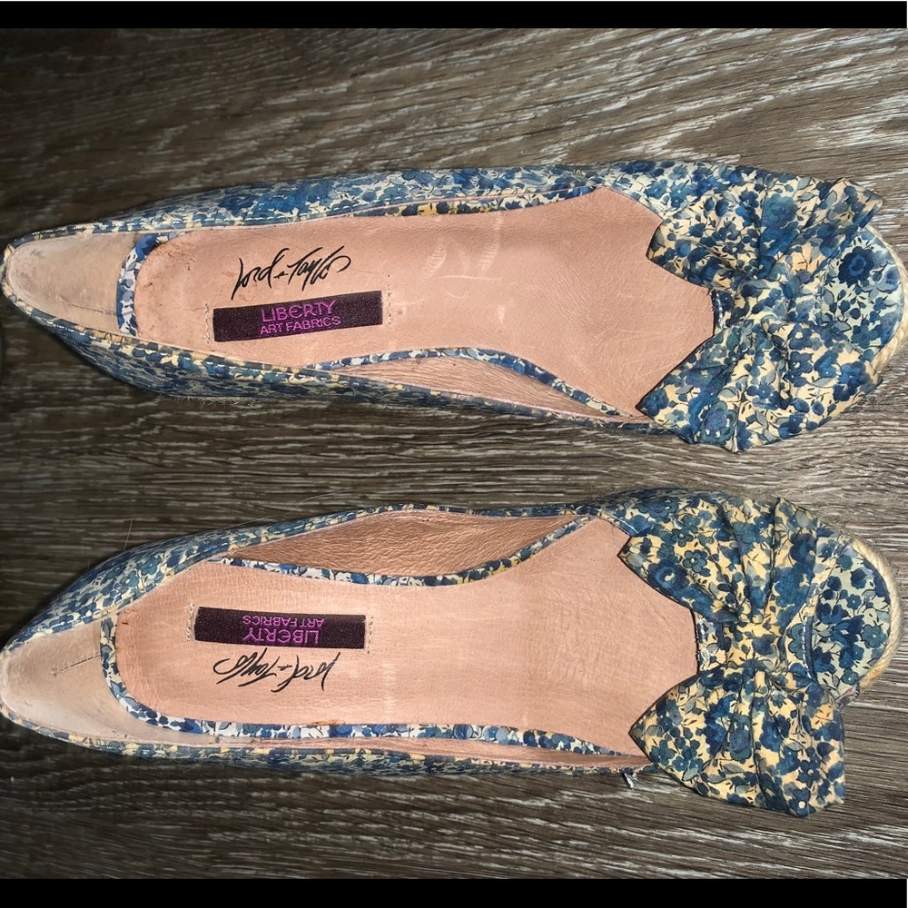 Cute floral wedges with bow